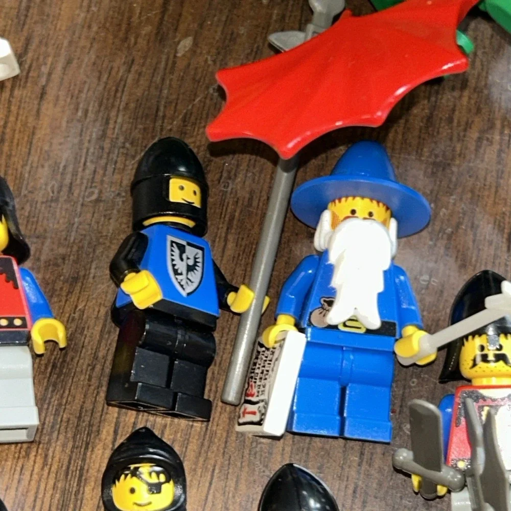 Vintage Lego Castle Minifigure Lot With Dragon Merlin & Horses‎
